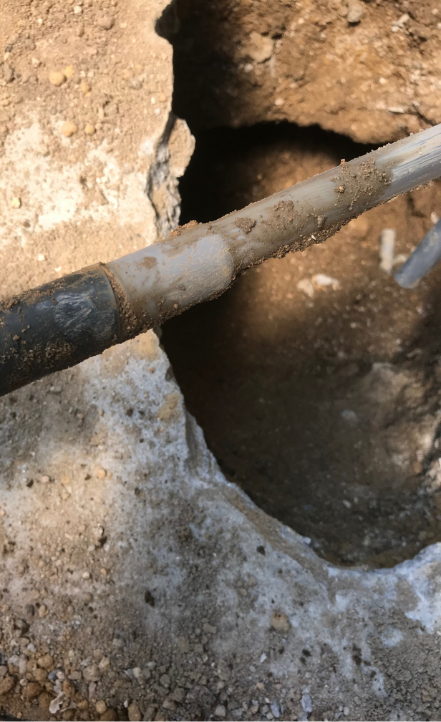 漏水配管部分 近景①